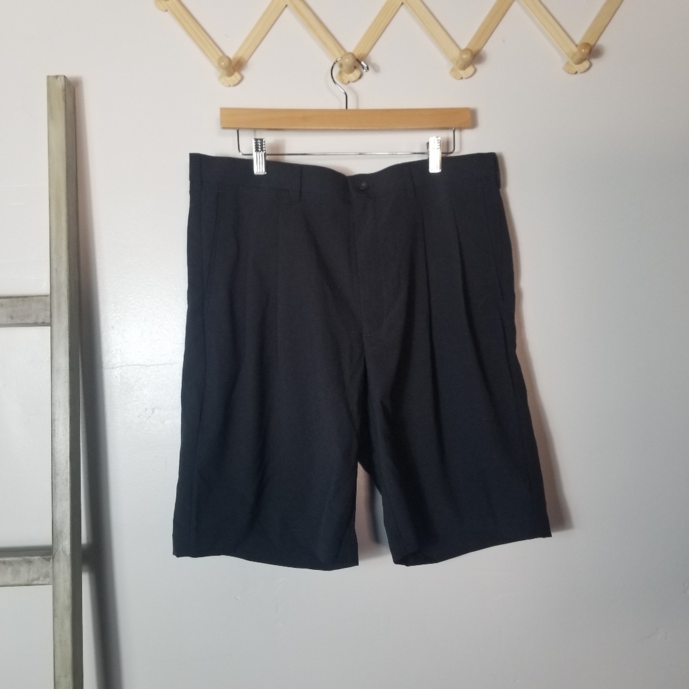 NWT PGA TOUR BLACK SHORTS SIZE 36